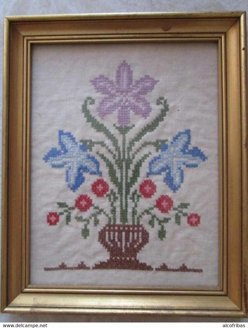 Vase De Fleurs Broderie Ancienne Point De Croix Cadre Doré - Cross Stitch