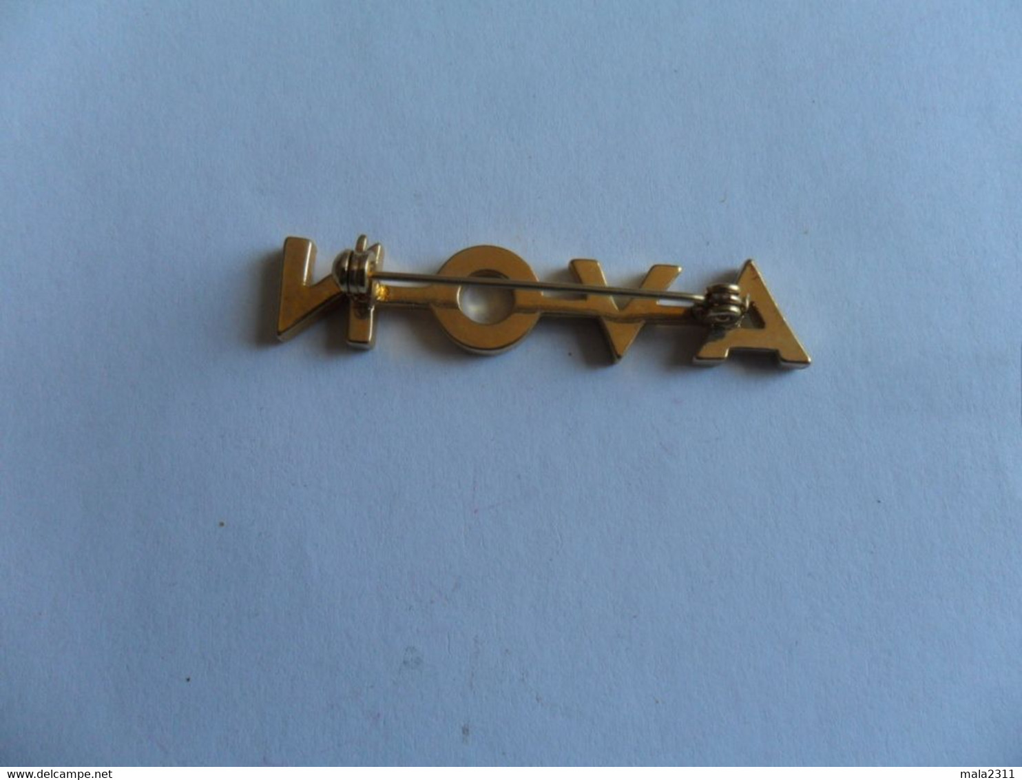 ANCIENNE BROCHE / AVON - Accessoires