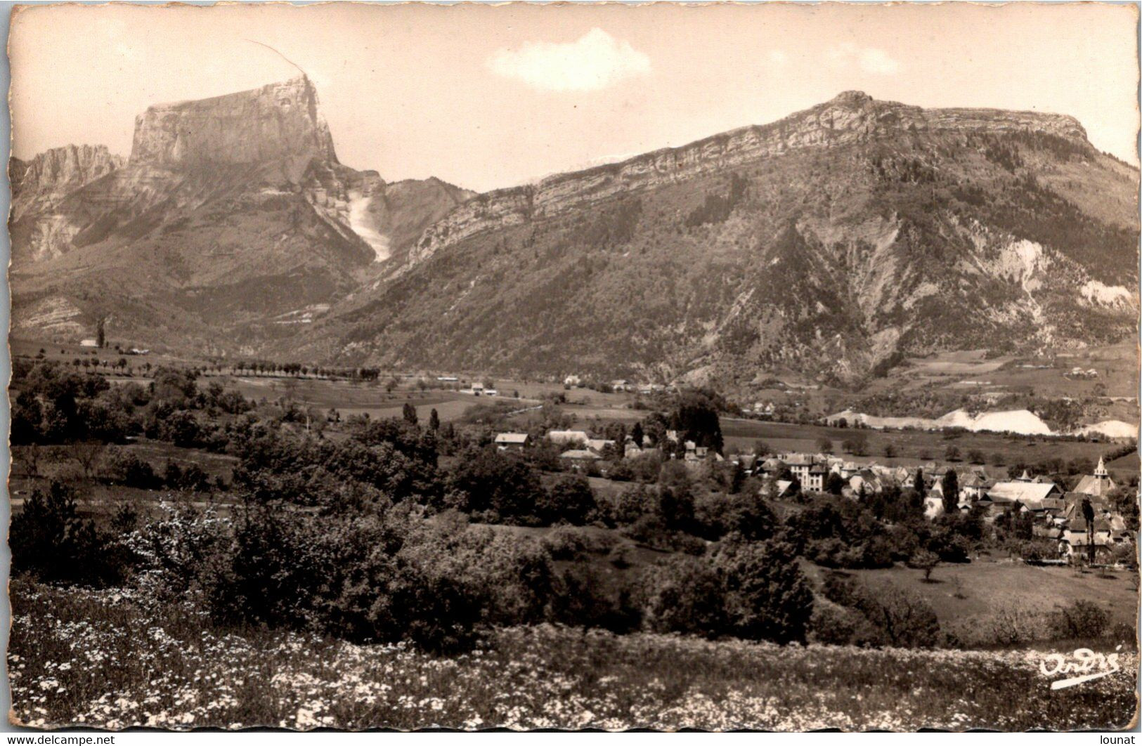 38 CLELLES - Vue Générale Et Le  Mt Aiguille - Clelles