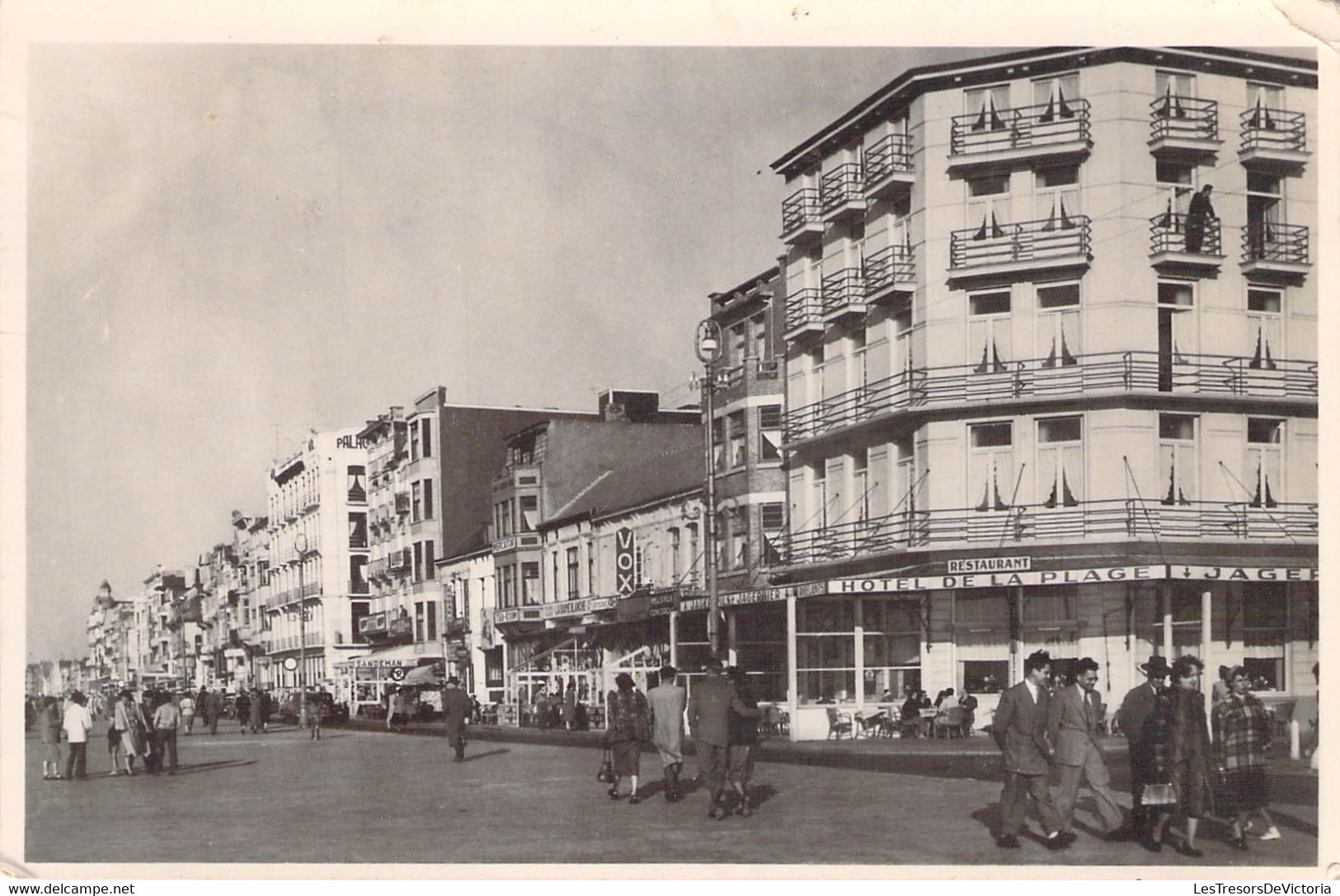 CP Knokke - Digue - Hotel Restaurant De La Plage - Très Animé - Knokke