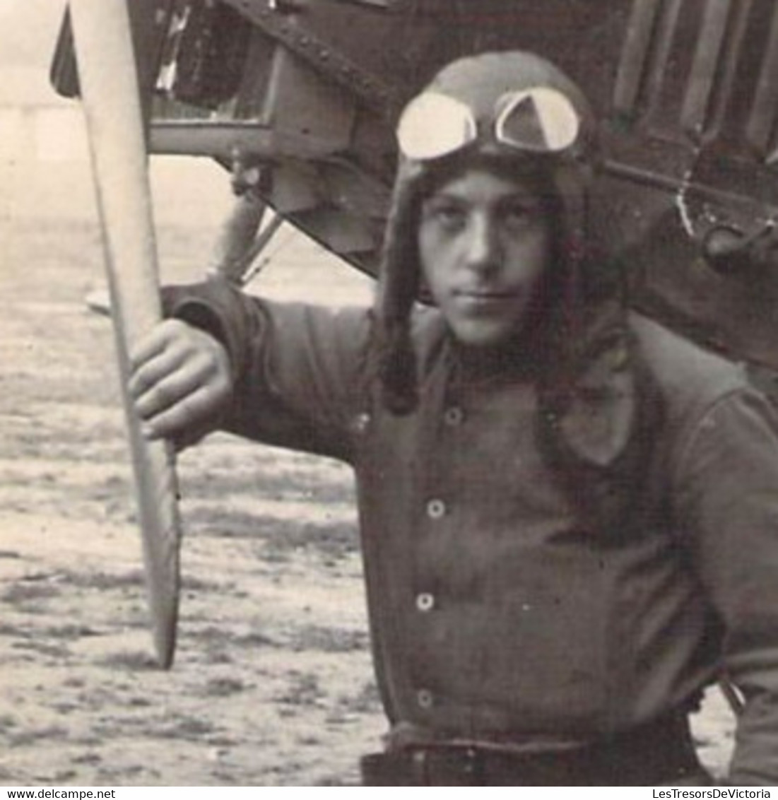 Photo D'un Aviateur Devant Le Nez De Son Avion - 9x13.5cm - Aviation