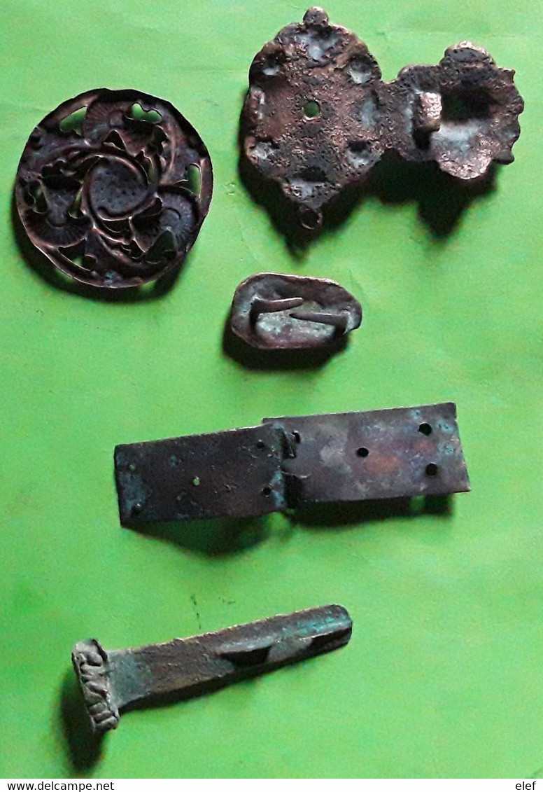 Petit Lot De Boucles  Ou éléments De Ceinture En Bronze Ou Cuivre Anciens  Periode Ancienne - Cobre