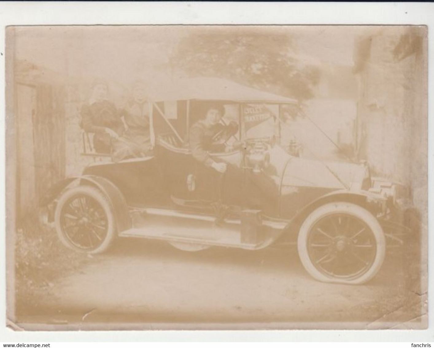 Voiture Ancienne "Cycles Pannetton"-sépia-13cm Sur 18 Cm - Coches