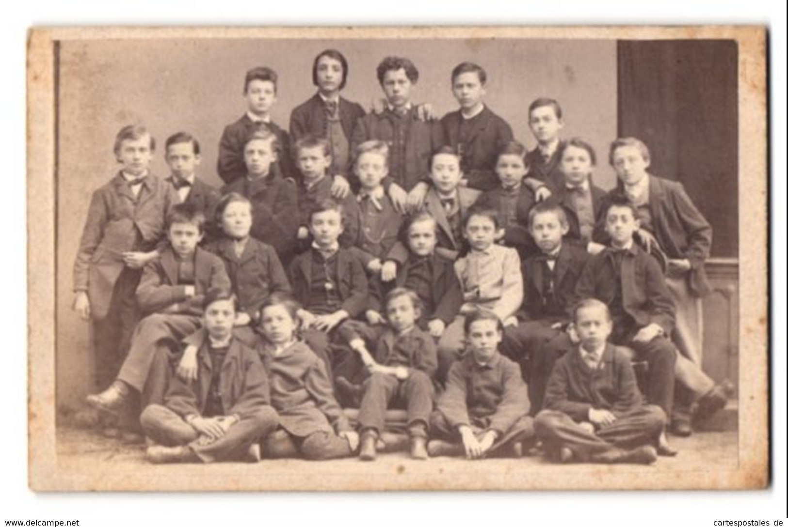 Fotografie Heinrich Harmsen, Wien, Hauptstr. 26, Gruppenfoto Der 3 Klässler Der Ev. Realschule, 1866 - Anonymous Persons