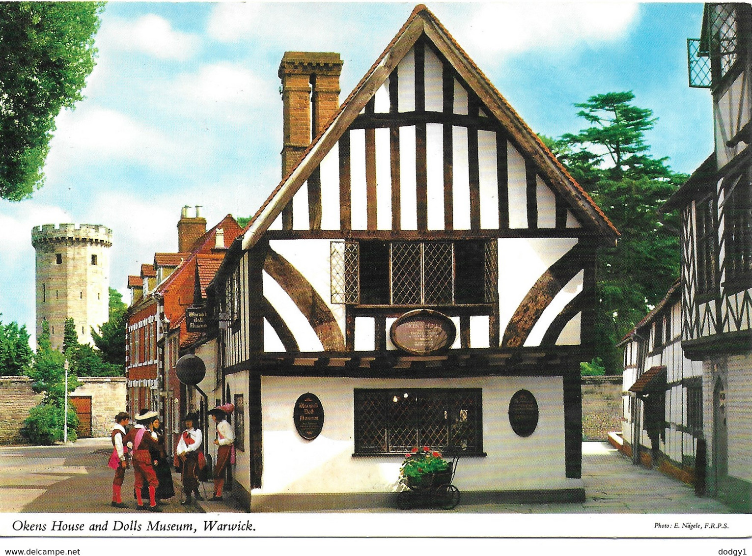 OKENS HOUSE AND DOLLS MUSEUM, WARWICK, ENGLAND. UNUSED POSTCARD   Ts8 - Warwick