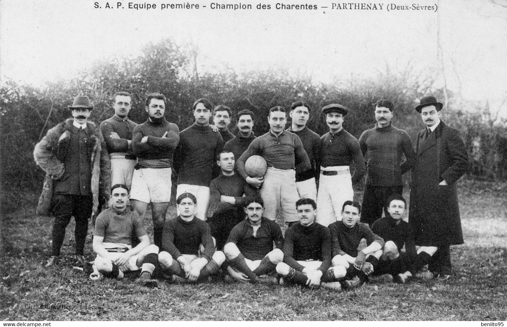 CPA De L'équipe 1ère De Rugby De PARTHENAY,circa 1912. - Parthenay