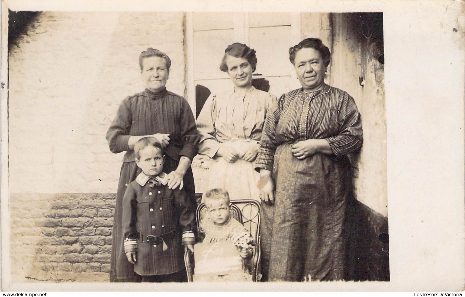 CPA Photo De Famille - Différentes Générations - Photographie