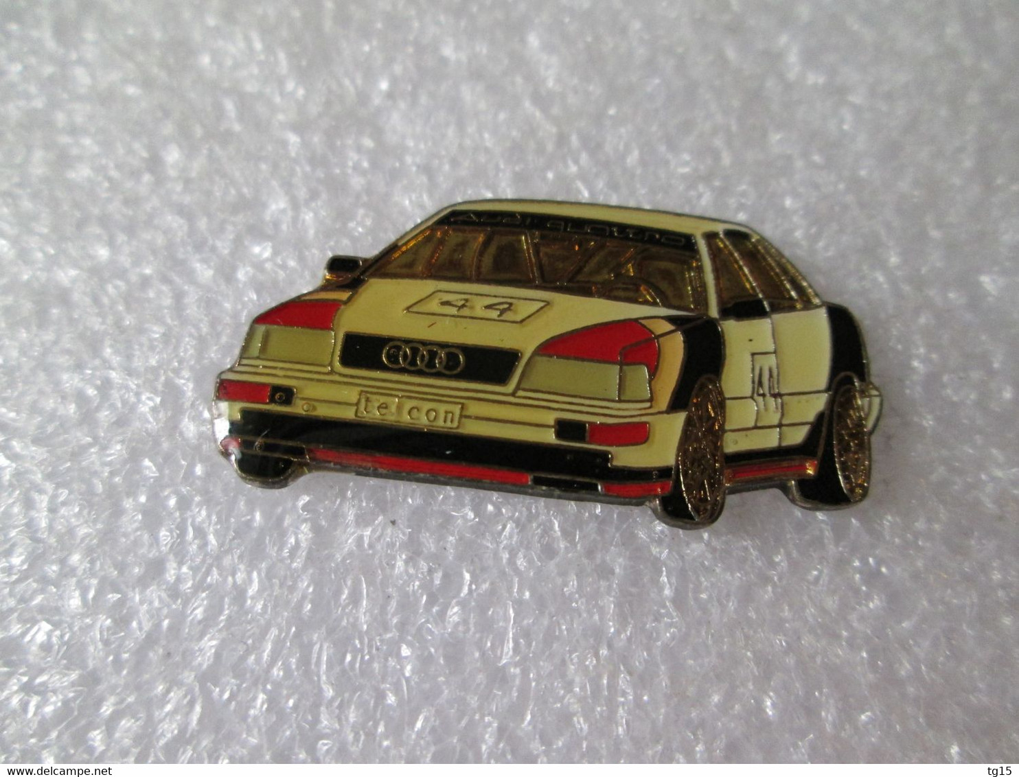 PIN'S    AUDI  V8  DTM - Audi