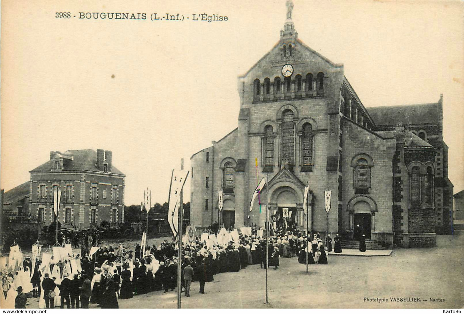 Bouguenais * La Place De L'église Du Village * Fête Religieuse Procession Religion * Coiffe - Bouguenais