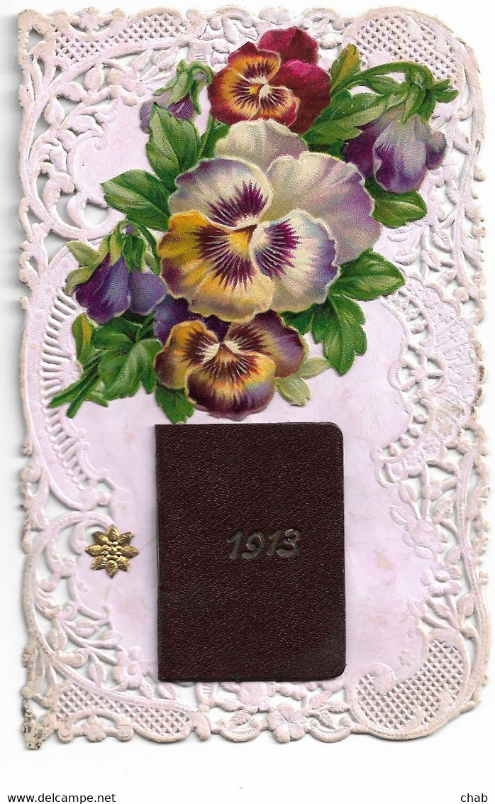 Belle C.p.a, Ajouré + Ajoutis Avec Un Calendrier Complet De 1913 -- Calendrier - CARTE FANTAISIE -- Fleurs -- Ajoutis - Petit Format : 1901-20