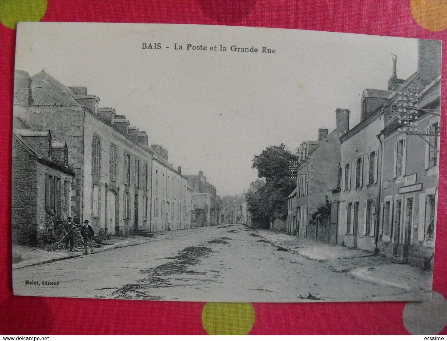 Carte Postale Mayenne. Bais. La Poste Et La Grande Rue - Bais