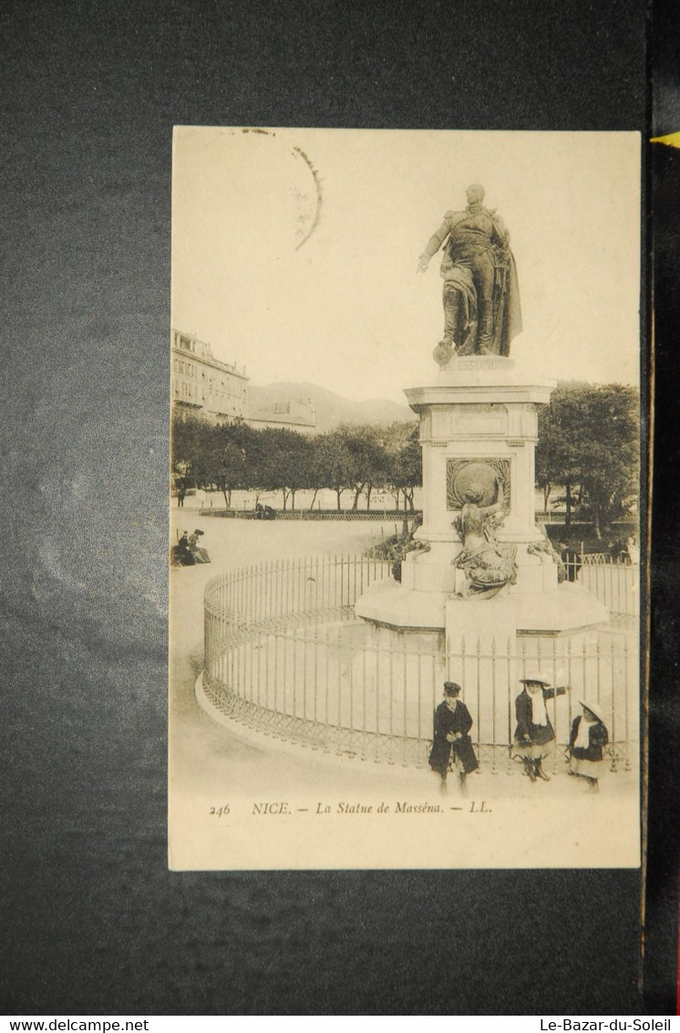 CP, 06,  NICE - LA STATUE DE MASSENA, ANIMEE - Monumenten, Gebouwen