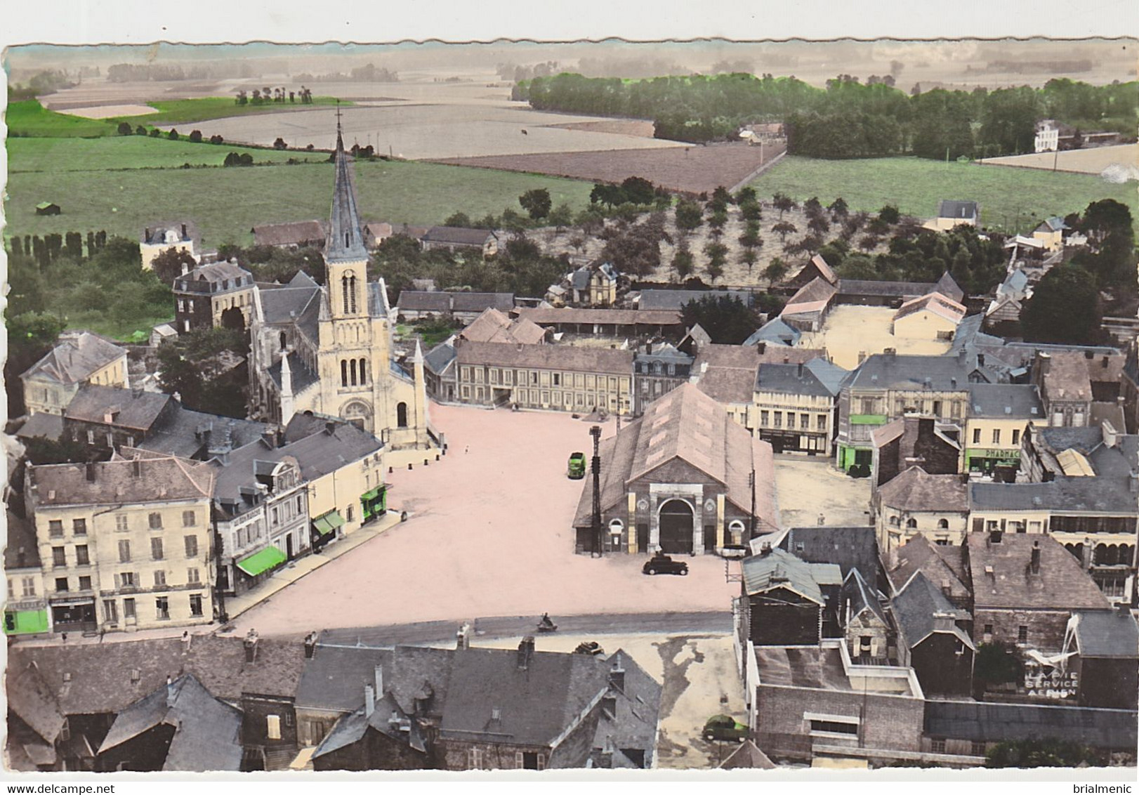 GODERVILLE  L'église Et La Place Du Marché - Goderville