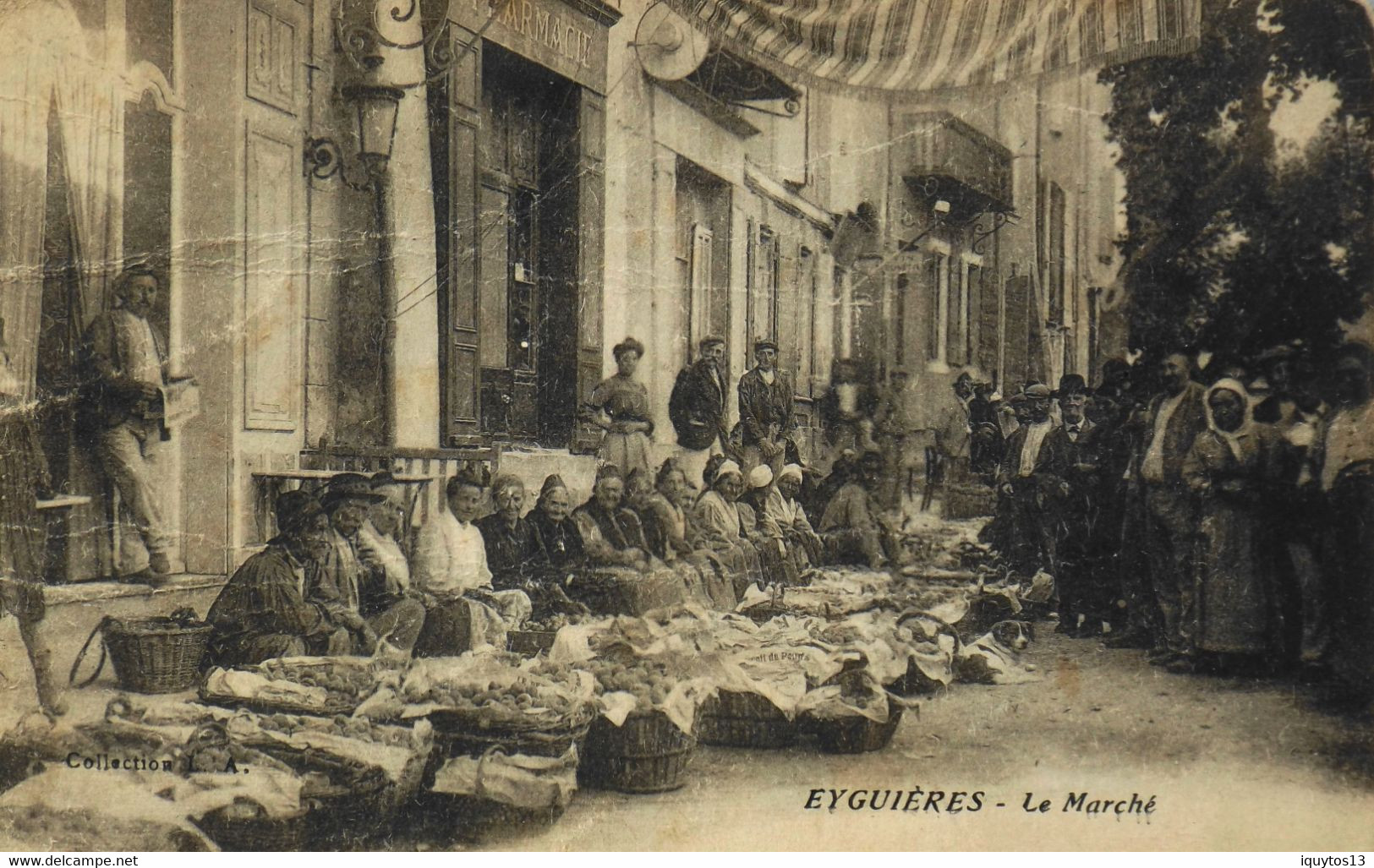 CPA. - BOUCHES-DU-RHONE (13) - EYGUIERES - Le Marché  - Superbe Animation - En L'état - Eyguieres