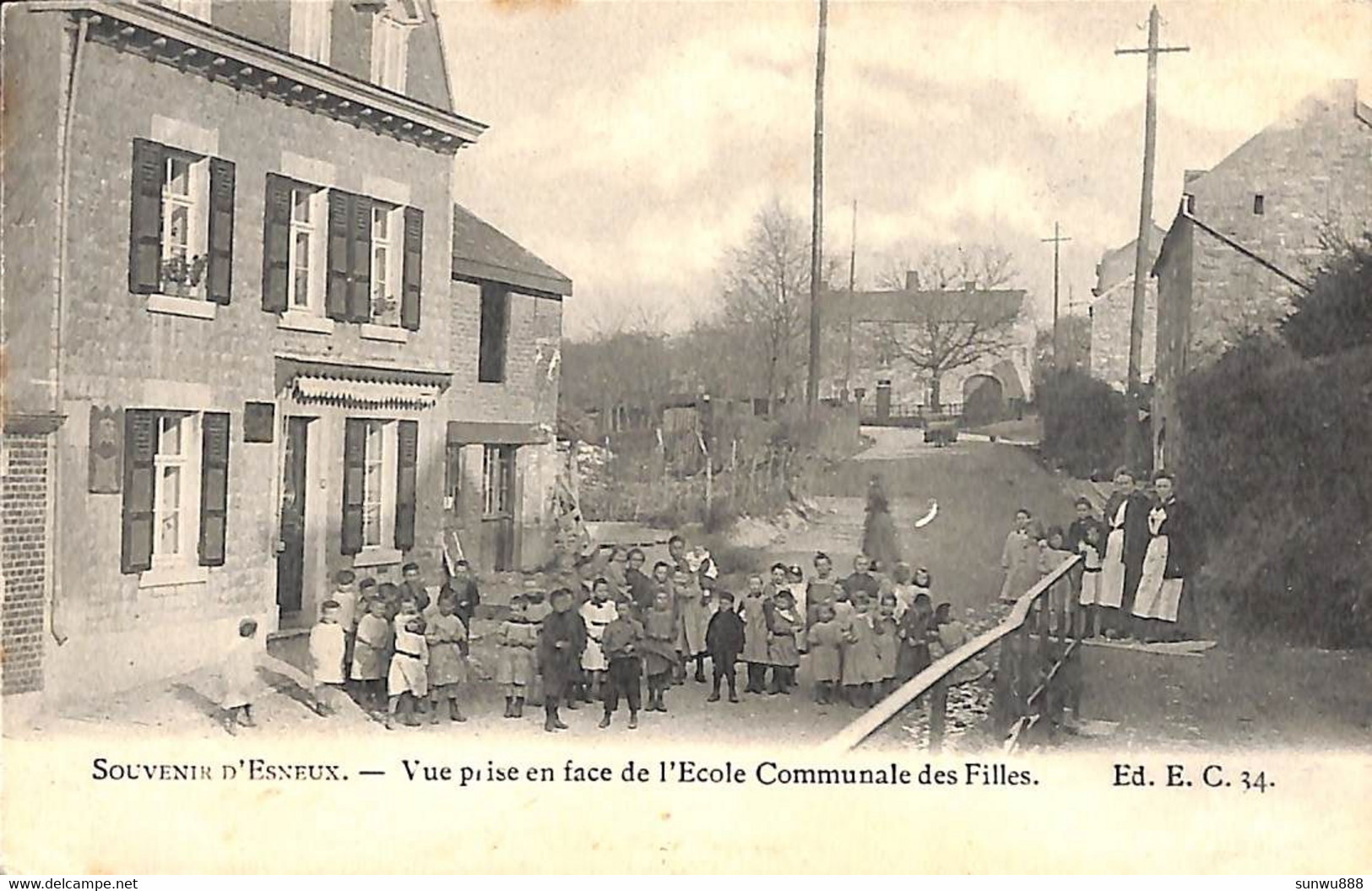 Esneux - Vue Prise En Face De L'Ecole Communale Des Filles (top Animée, Edit E C 34 Précurseur) - Esneux