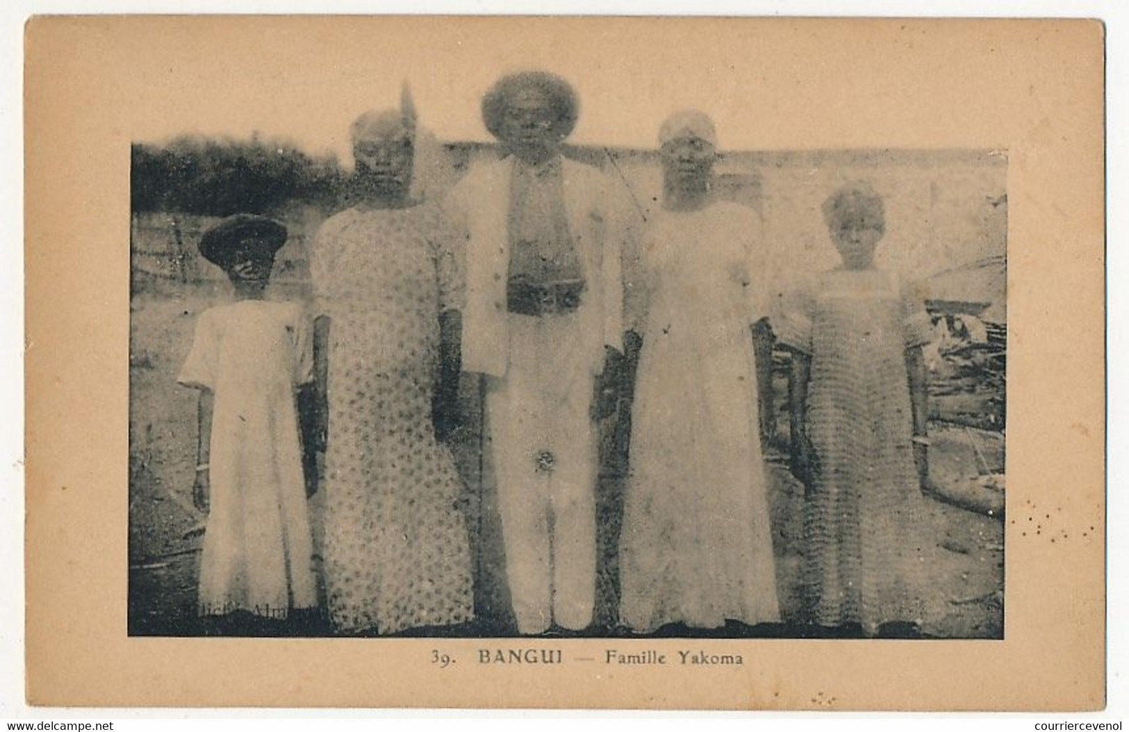 CPA - CONGO - BANGUI - Famille Yakoma - Französisch-Kongo