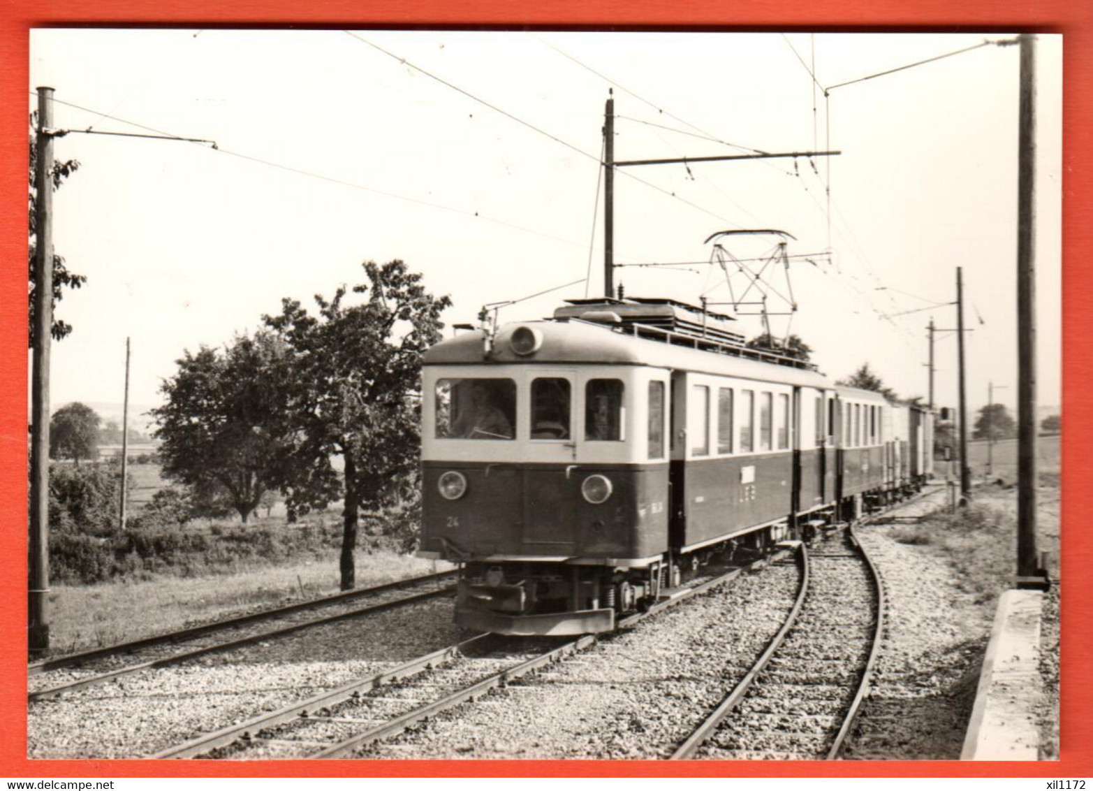 ZQH-07  Train LEB Lausanne Echallens Bercher Arriant à Assens  LEB. BVA Rochaix 1964 GF NC - Assens