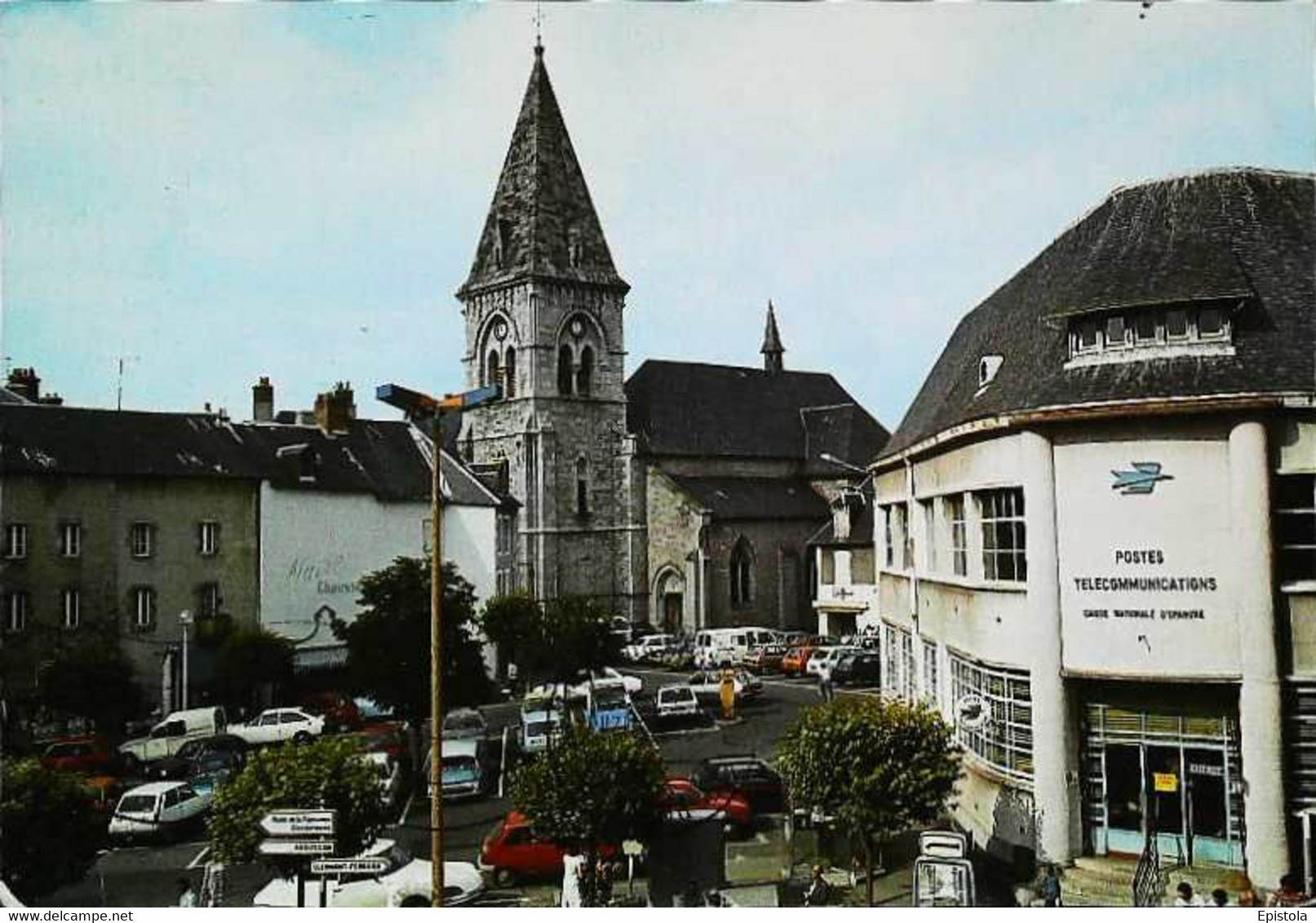 ► USSEL (Corrèze) Place De La Poste Automobiles Citroen DS Renault R5 - Photo Edt BIS St Céré - Ussel