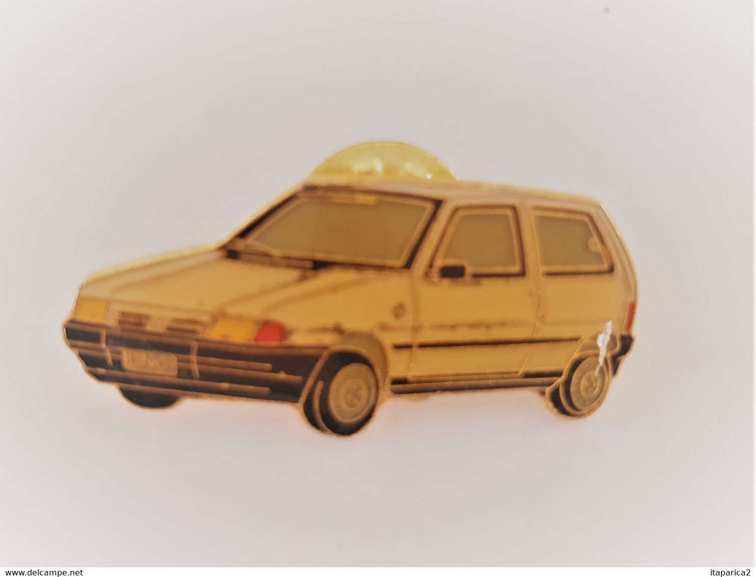 PINS AUTOMOBILE FIAT UNO  /  33NAT - Fiat