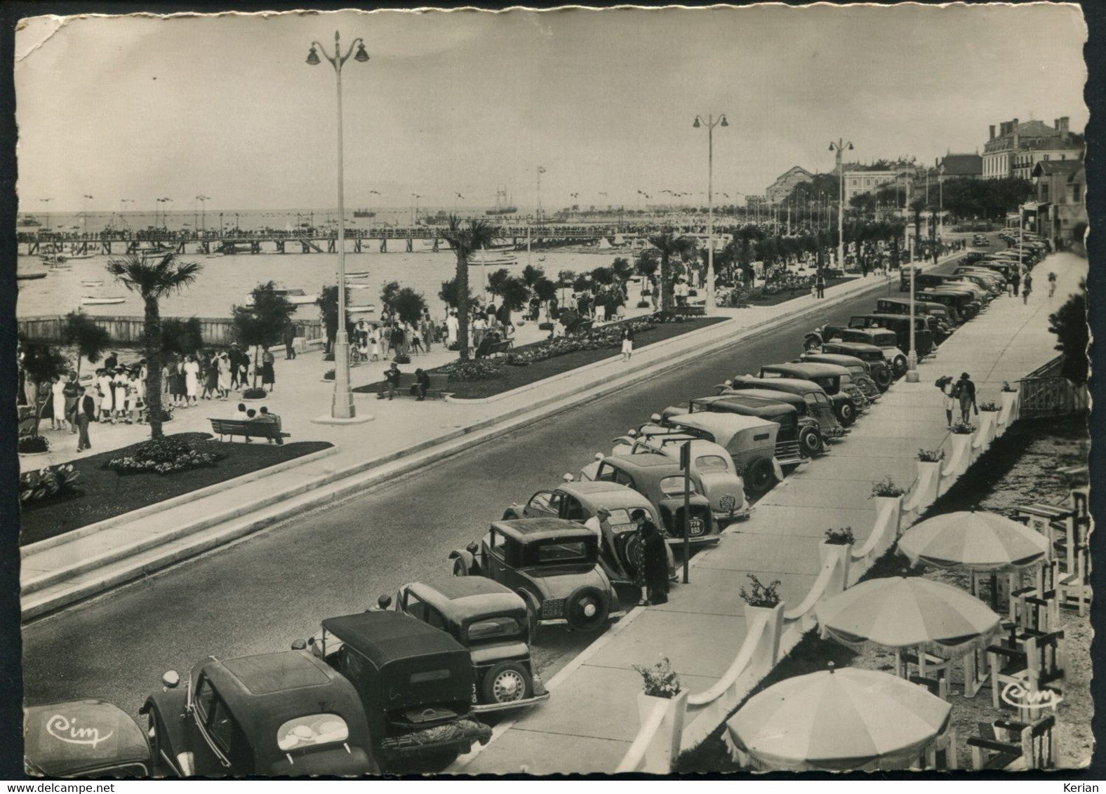 Arcachon - Boulevard De La Plage - Nombreuses Automobiles - Début Des Années 50 - CIM - Voir 2 Scans Larges - Arcachon