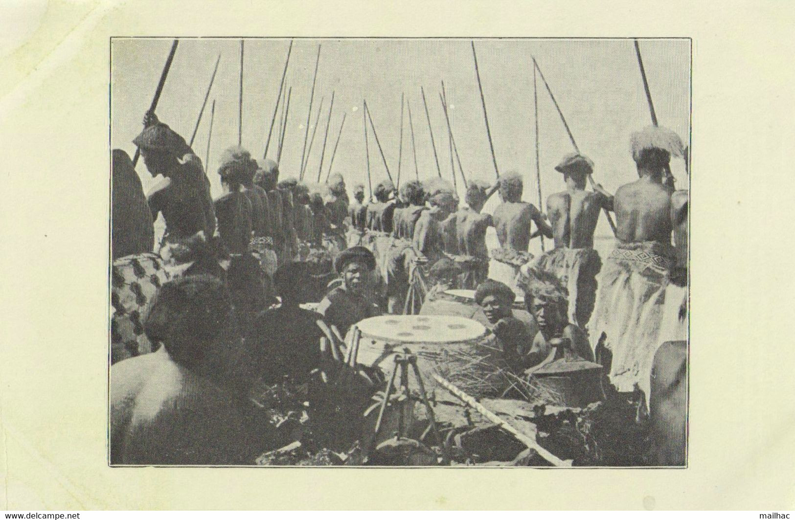 ZAMBEZE - L'avant De La Nalikwanda - Barque Royale Pagayée Par Des Chefs - Tambour Au Centre - Voyagée 1920 - Zambia