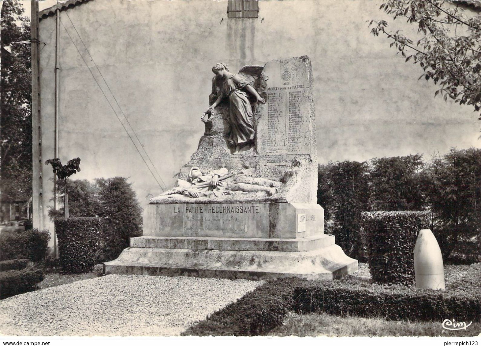 81 - Saint Paul Cap De Joux - Le Monument Aux Morts - Saint Paul Cap De Joux