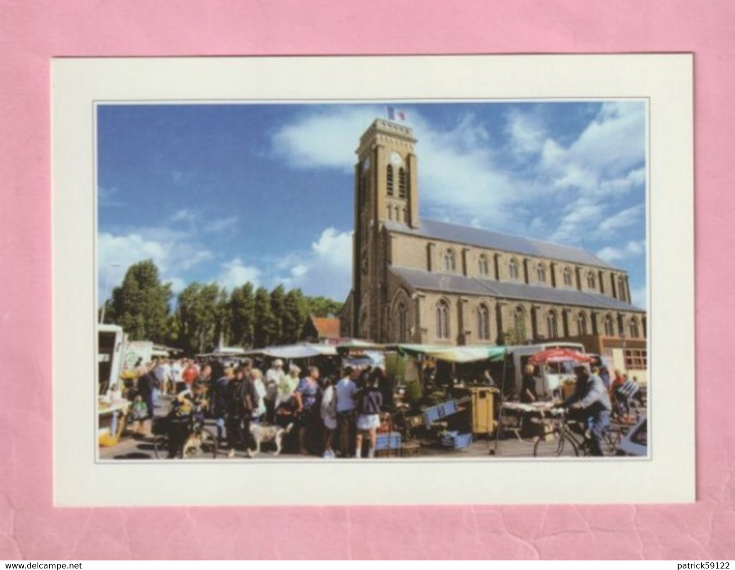 59 - NORD - BRAY DUNES Près DUNKERQUE - L'EGLISE UN JOUR DE MARCHE - Bray-Dunes