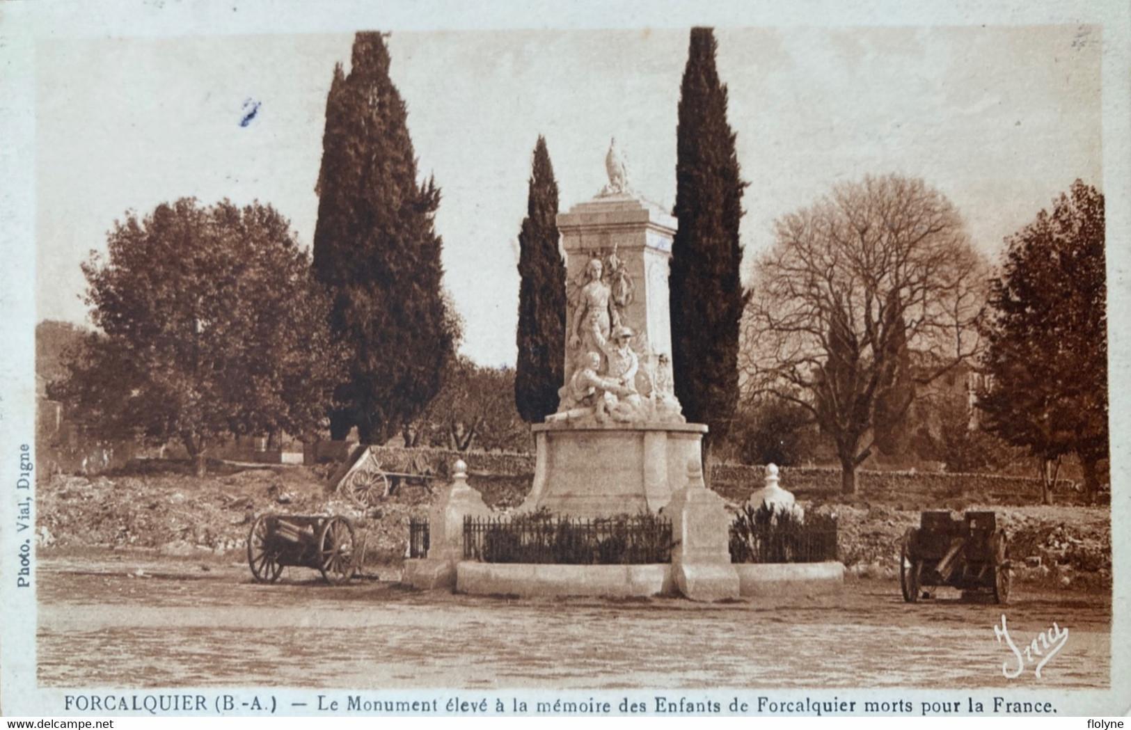 Forcalquier - Place - Le Monument élevé à La Mémoire Des Enfants De La Commune Morts Pour La France - Forcalquier
