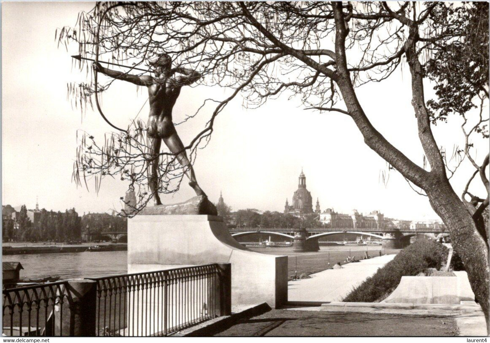 (1 G 34) Germany - (b/w) Dresden - Archer Statue  Archery - Archery