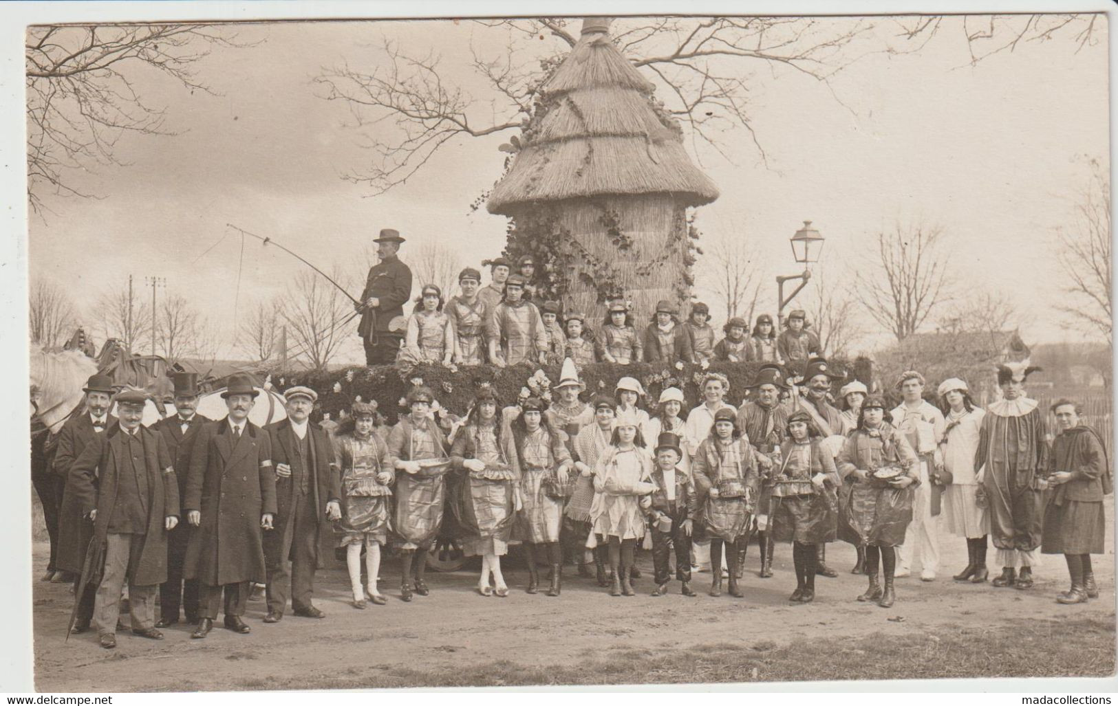 Paron (89 - Yonne) Carte Photo - Le Char De L'Apiculture - Paron