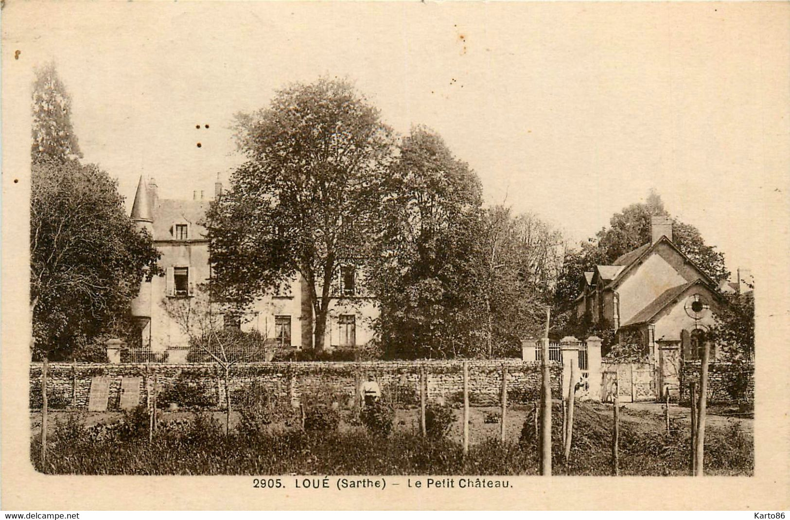 Loué * Le Petit Château Du Village - Loue