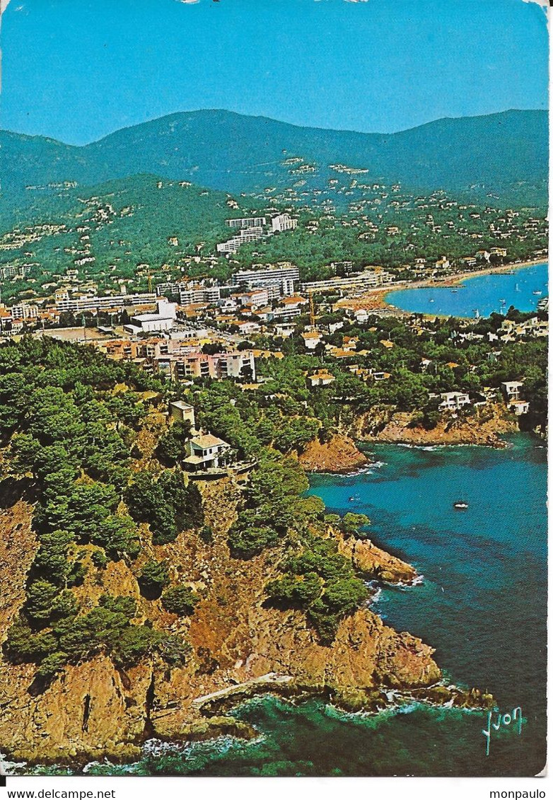 83. CPM. Var. Cavalaire-sur-Mer. Vue Générale Sur Le Cap Et La Ville. (photo Aérienne SOREA (A. Burger) - Cavalaire-sur-Mer