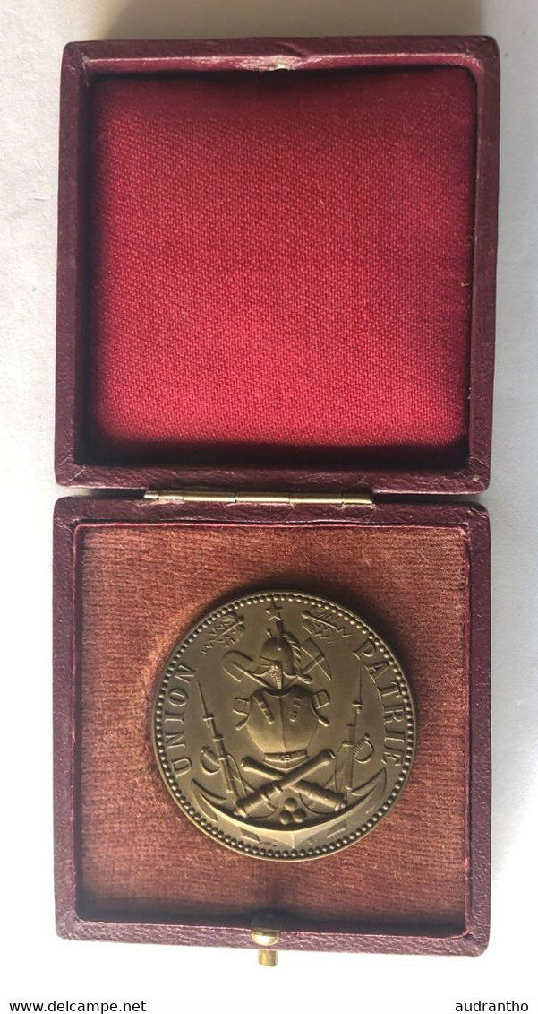 Médaille En Bronze Dans Coffret Association Des Anciens Sous Officiers Des Armées De Terre De Mer De L'air PUTOIS 1935 - Francia