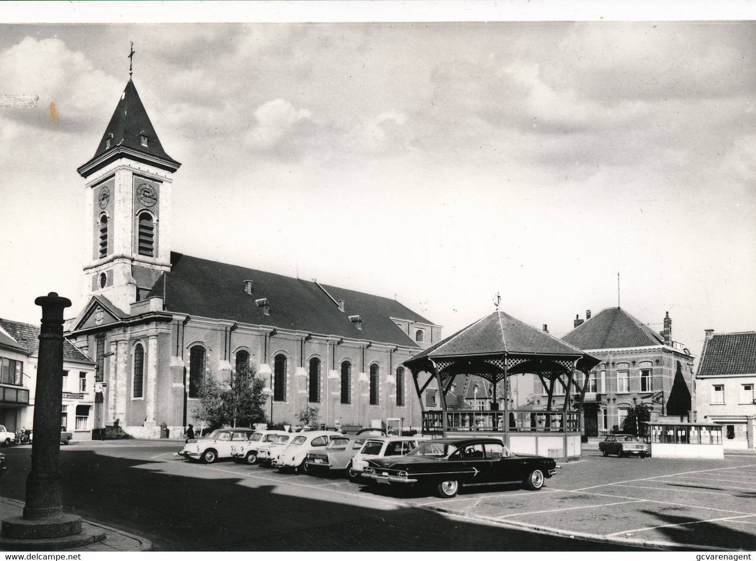 EVERGEM  ST.KRISTOFFELKERK  DORPPLAATS MET SCHANDPAAL   FOTOKAART        2 SCANS - Evergem