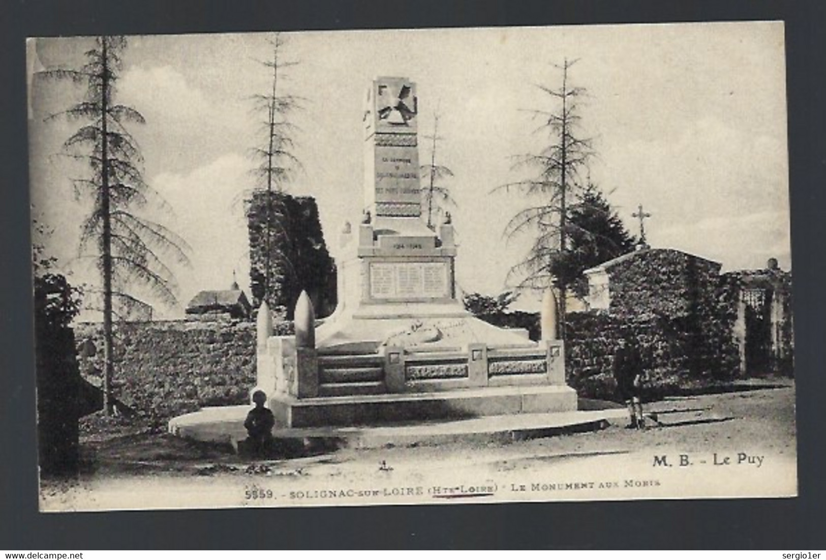 CPA  Haute  Loire  43   : Solignac Sur Loire Le Monument Aux Morts - Solignac Sur Loire