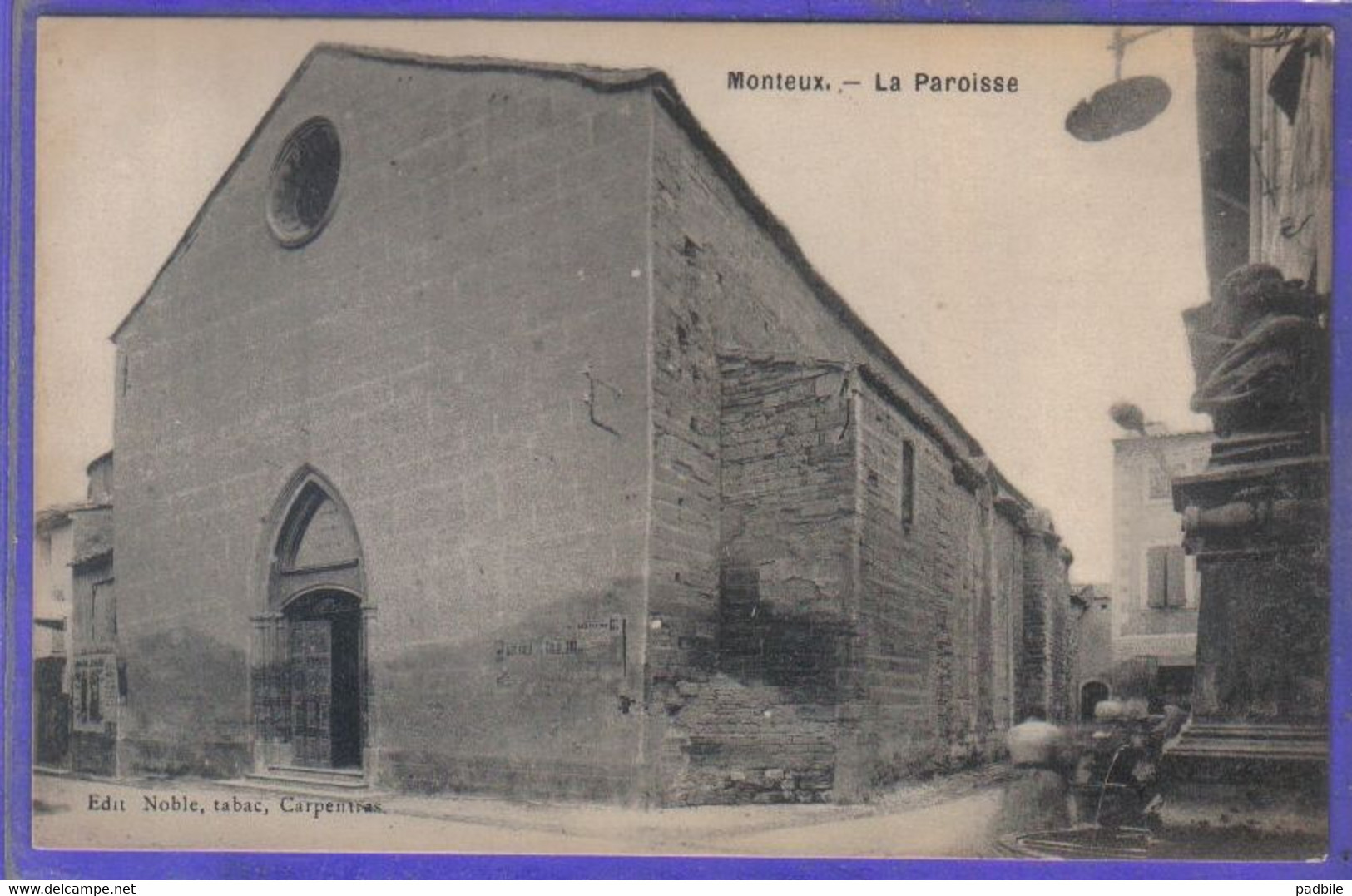 Carte Postale 84. Monteux  La Paroisse Et La Fontaine Très Beau Plan - Monteux