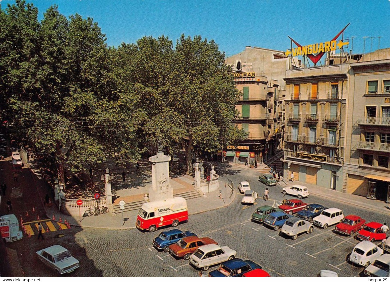 RENAULT 4 L , 2CV  Etc... à FIGUERAS - Passenger Cars