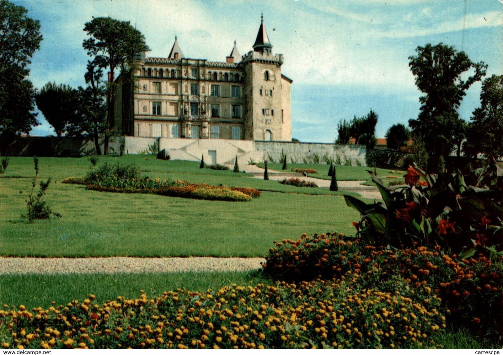 Saint Priest Le Jardin Public Et Le Chateau Des Comtes De St Priest 1973      CPM Ou CPSM - Saint Priest