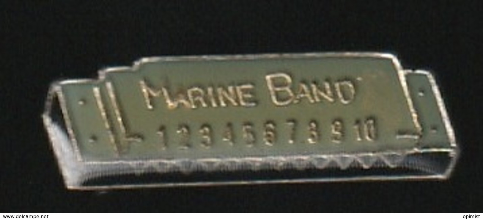 74252- Pin's.Navire-amiral Des Harmonicas Diatoniques HOHNER, Le Marine Band - Musique