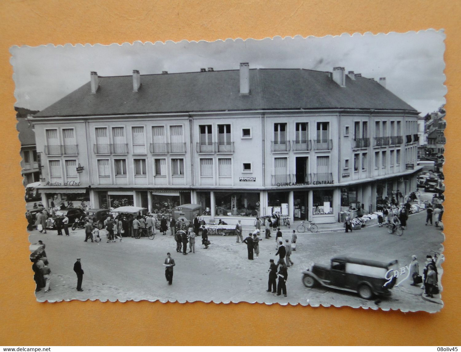 PONT AUDEMER -- Place Victor Hugo Jour De Marché - BELLE ANIMATION - CPSM Circulé 1954 - Pont Audemer