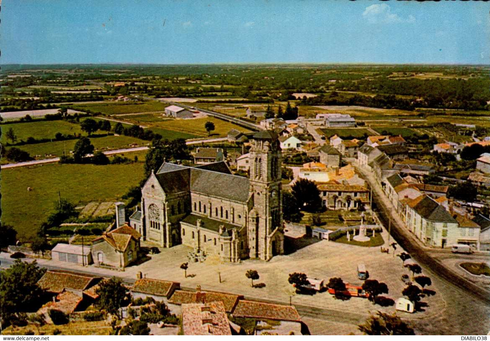 LES LUCS-SUR-BOULOGNE      ( VENDEE )    L ' EGLISE - Les Lucs Sur Boulogne