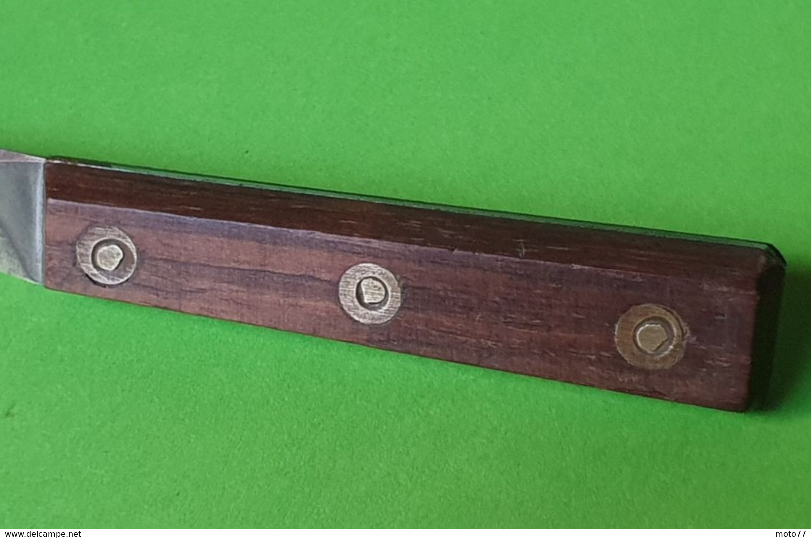 Ancien OUTIL Spécial - SPATULE D'atelier - Acier , Bois Et Rivets Laiton - "Laissé Dans Son Jus" - Vers 1950 1970 - Altri Apparecchi