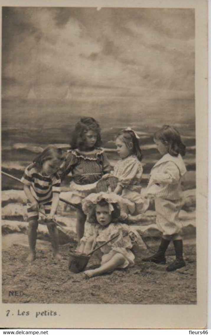 Vraie Photo : Groupe D'enfants Victoriens Au Bord De La Mer ( Costumes ! ) - Grupo De Niños Y Familias