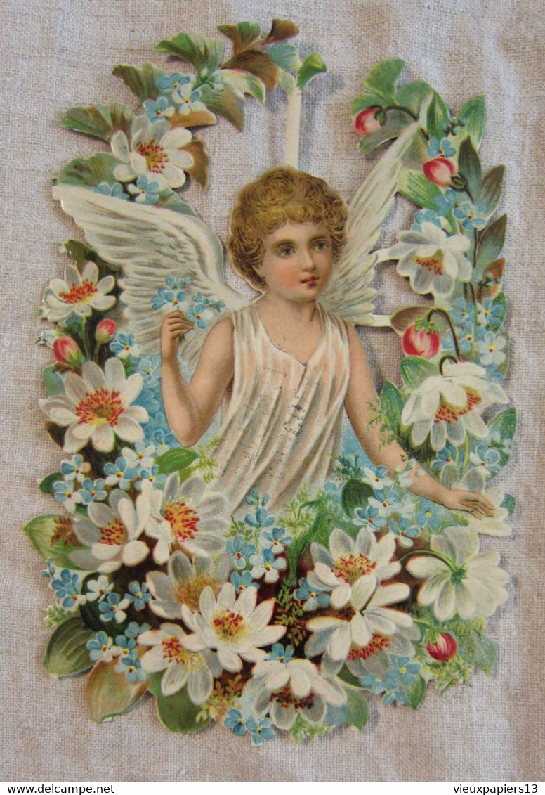 Grand Découpi Chromo Angelot Dans Décor Floral 17 X 11,5 Cm. - Publicitaire Chocolat Besnier - Anges