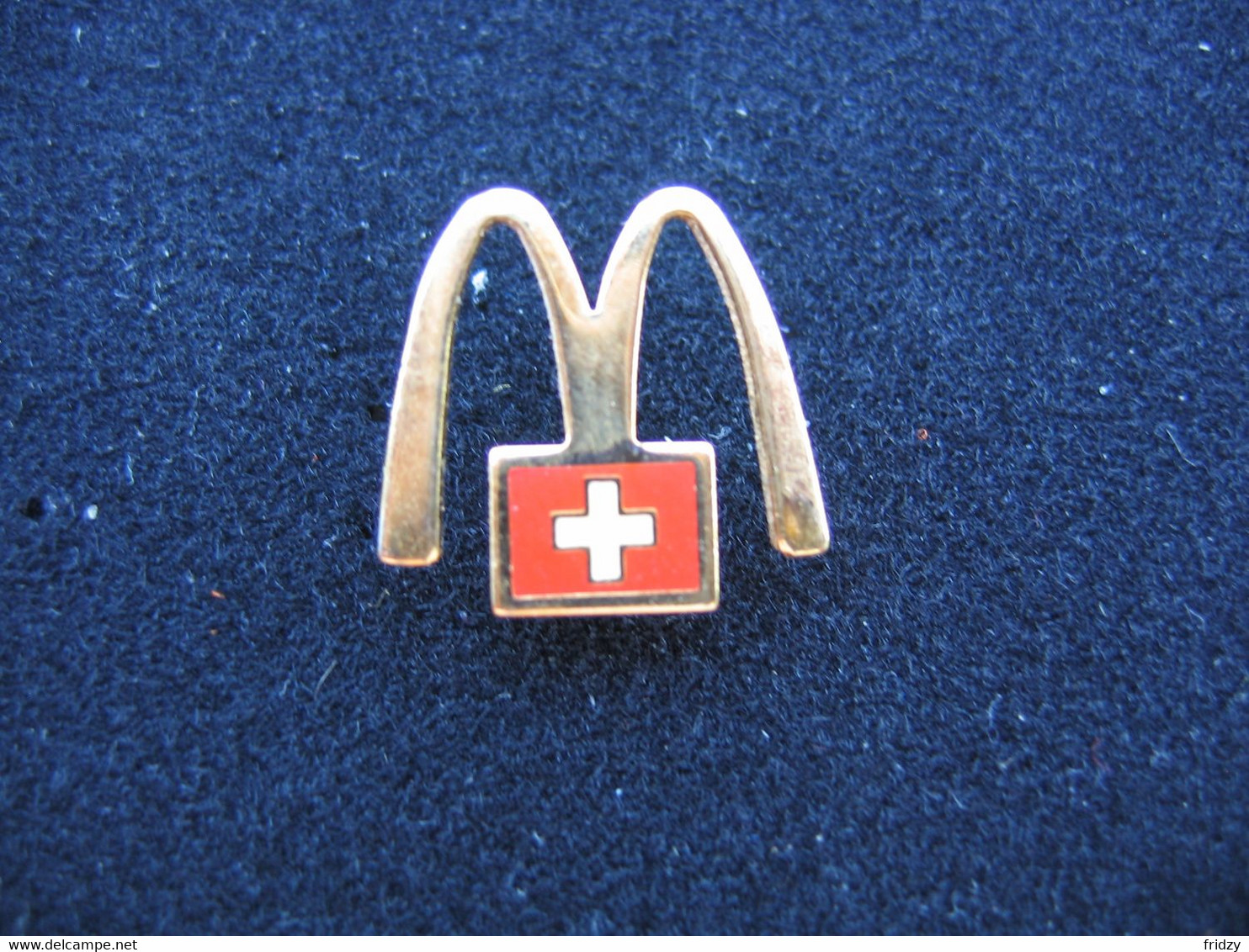 Pin's Du Logo Mac Donald Suisse - McDonald's