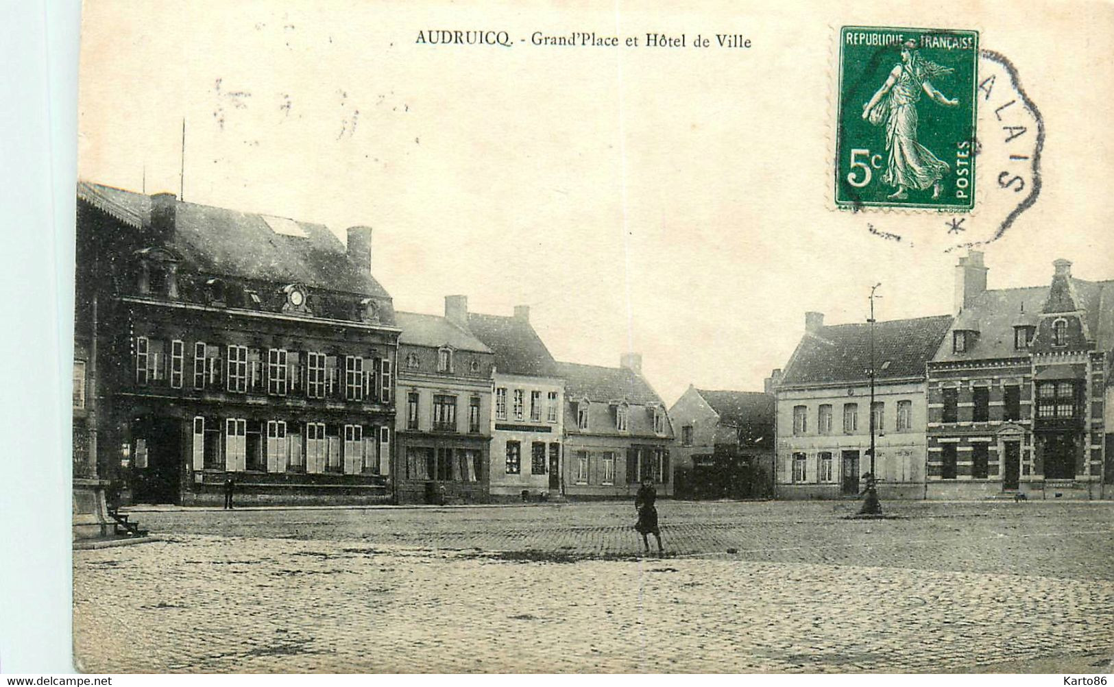 Audruicq * Grand Place Et Hôtel De Ville - Audruicq