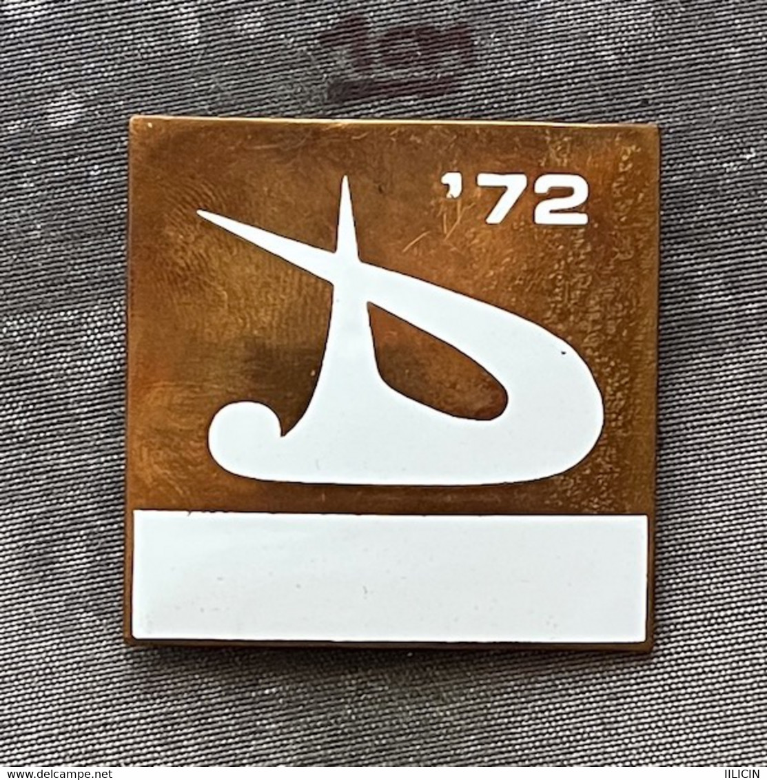 Badge Pin ZN011702 - UFO Diving Or Gymnastics Championships 1972 ??? - Duiken