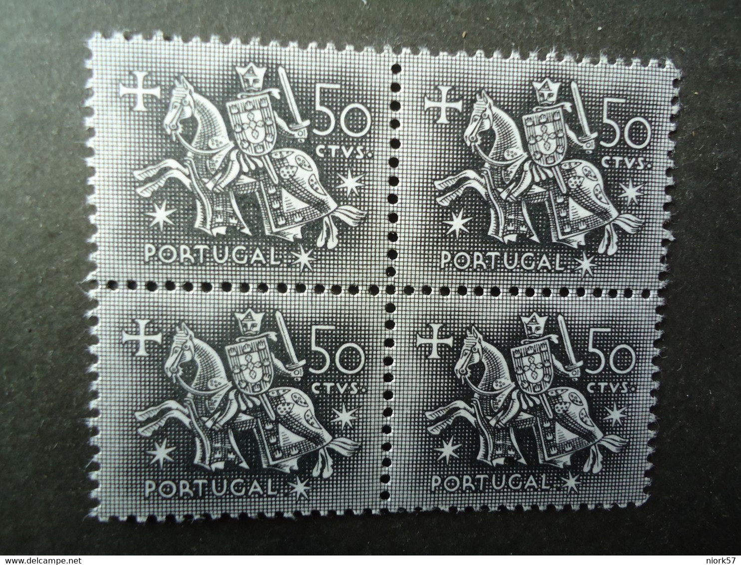 PORTUGAL  MNH   STAMPS   BLOCK OF 4 ARMS - Collections