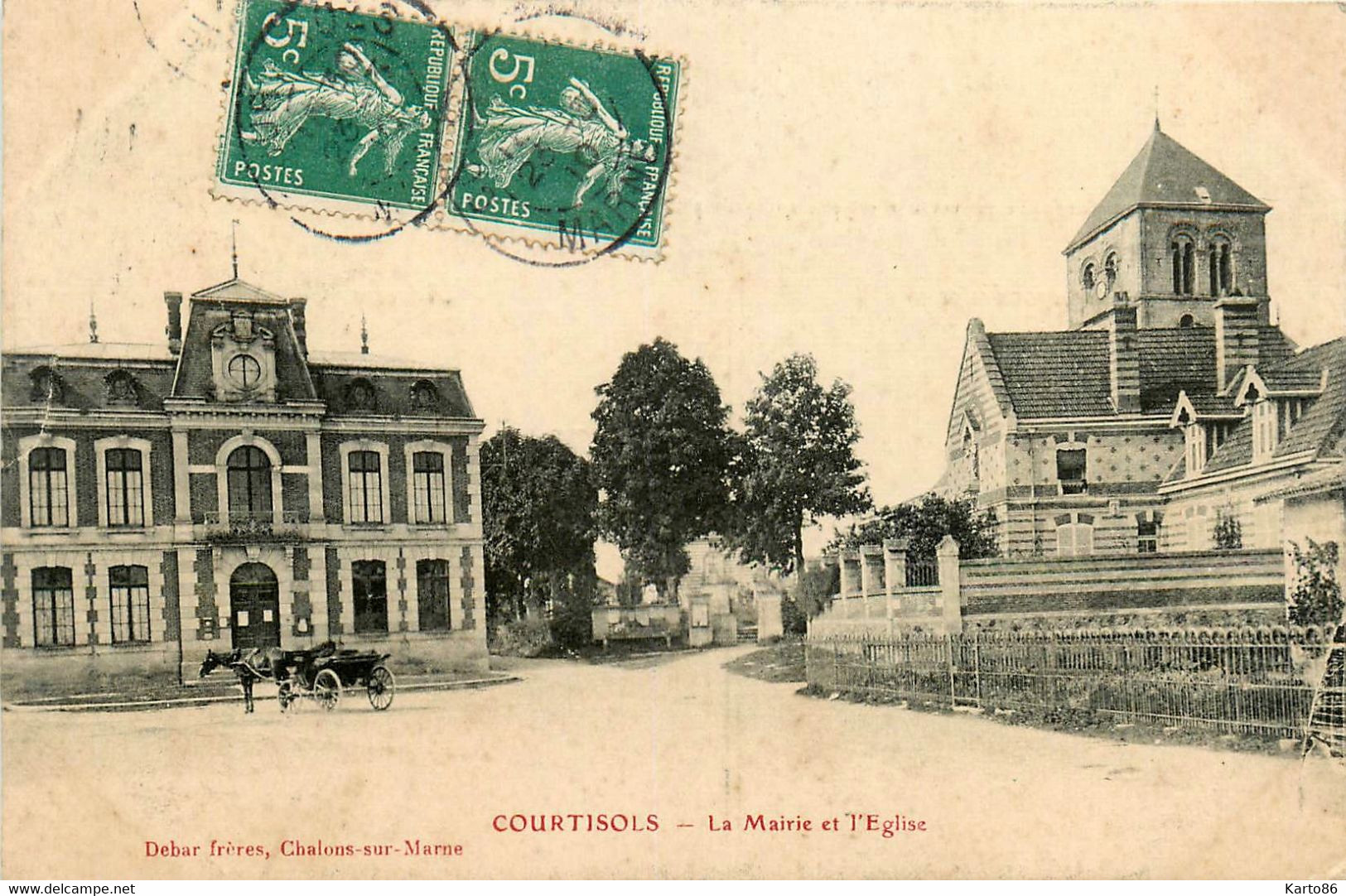 Courtisols * Place De La Mairie Et église Du Village * Attelage - Courtisols