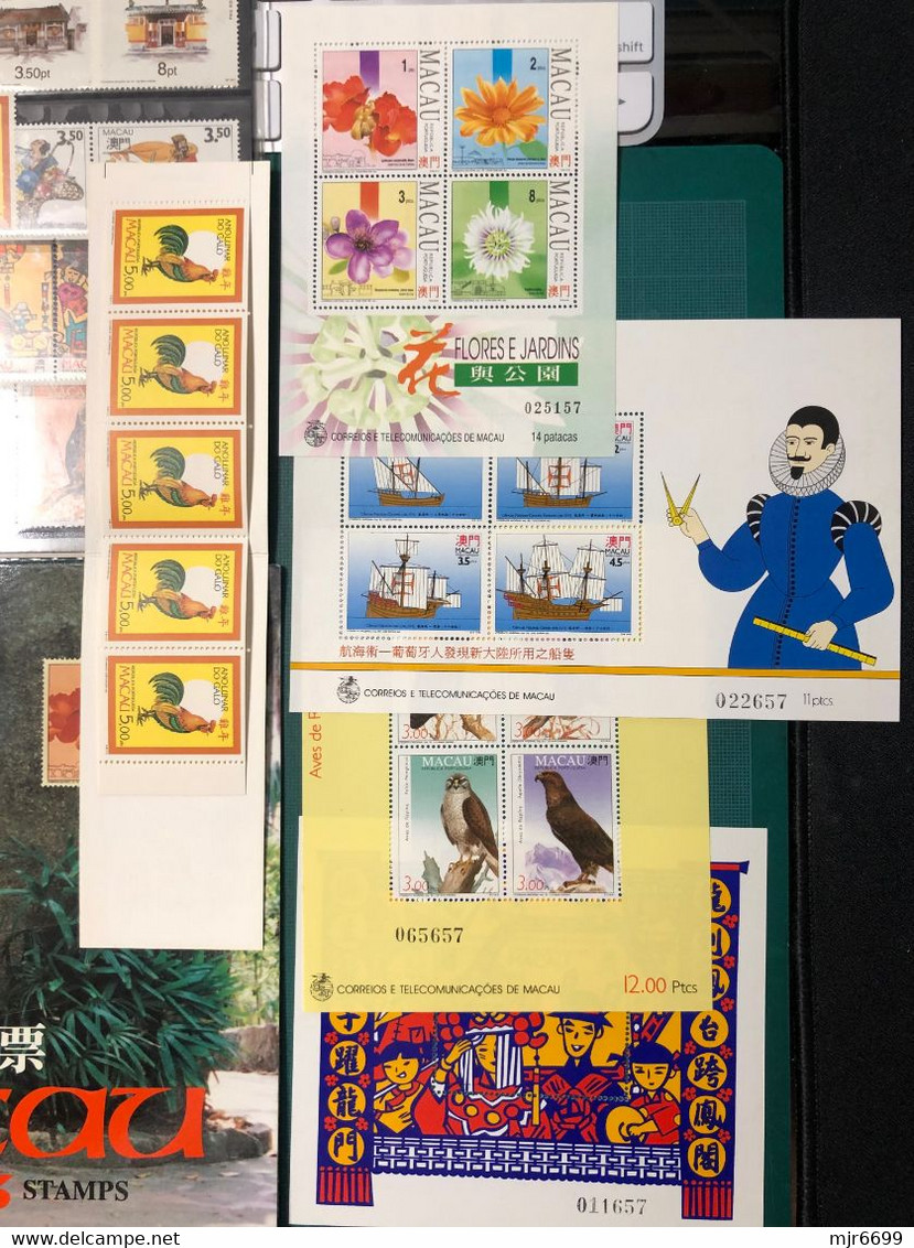 MACAU - 1993 YEAR BOOK WITH ALL STAMPS, SOUVENIER SHEETS AND THE BOOKLET  CAT$126.9 EUROS +++ - Annate Complete